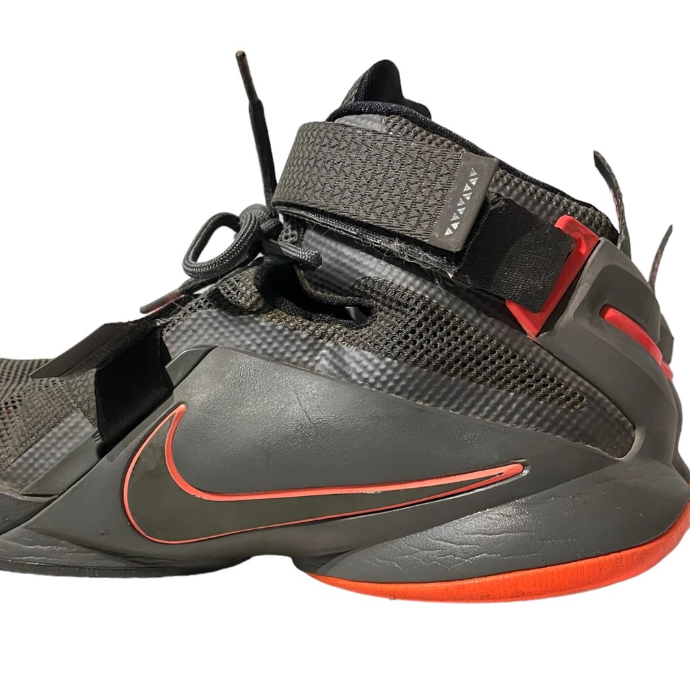 Nike Zoom Soldiers Gray & Orange Sneakers